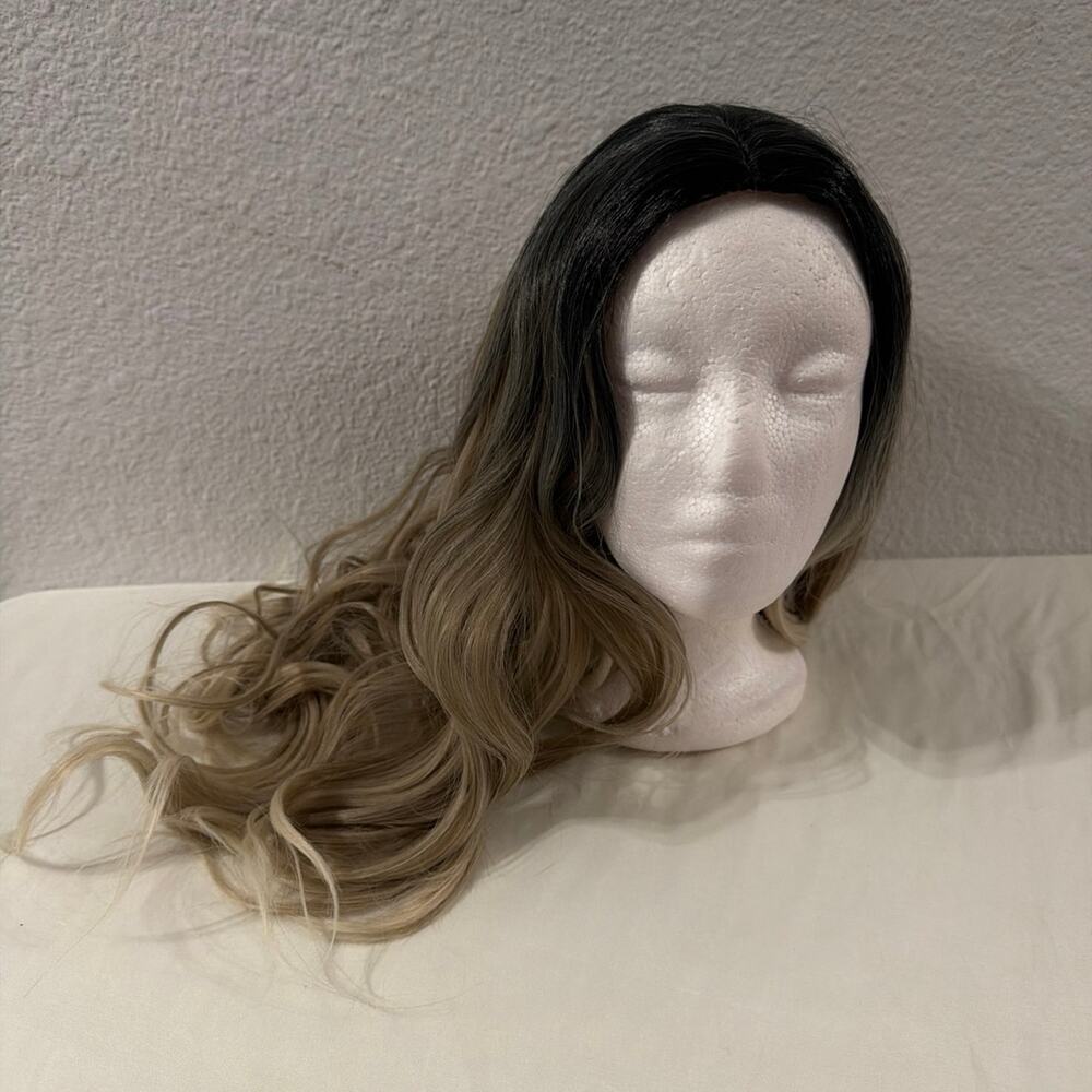 Beautiful long synthetic two toned wig 24 inches